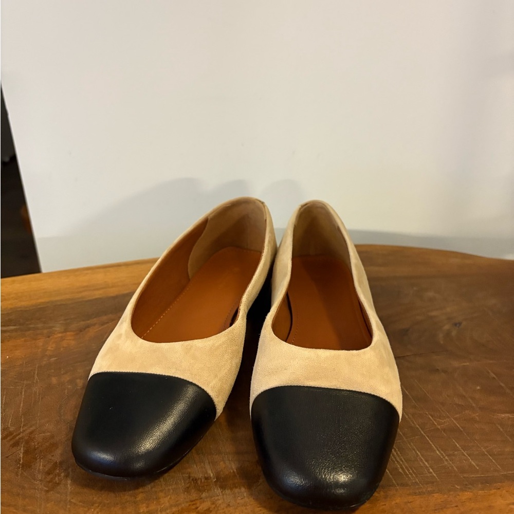 Vagabond Beige and Black Flats